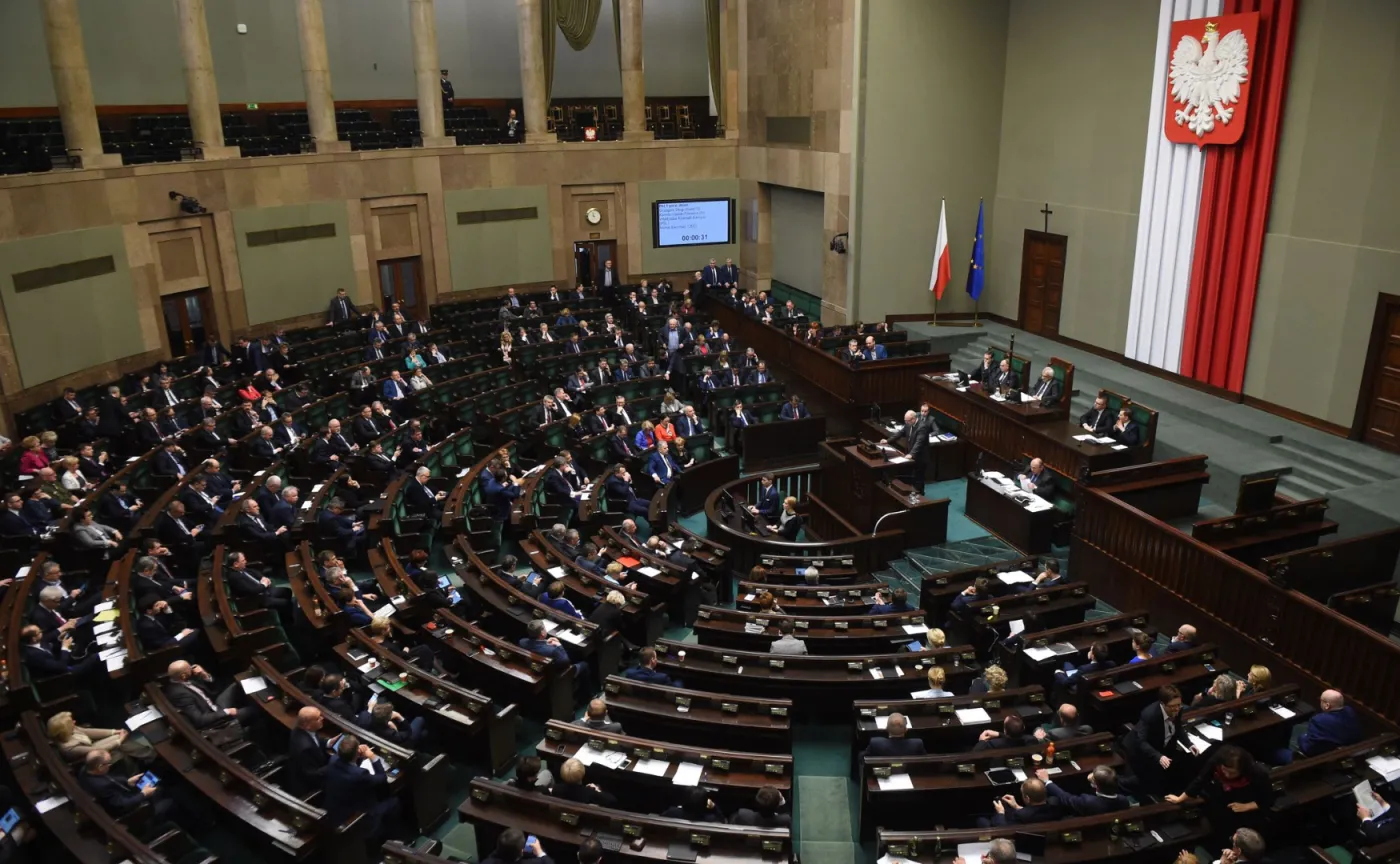 Kancelaria Sejmu: Obniżenie świadczeń posłom to nie kara, to "zwyczajowa czynność"