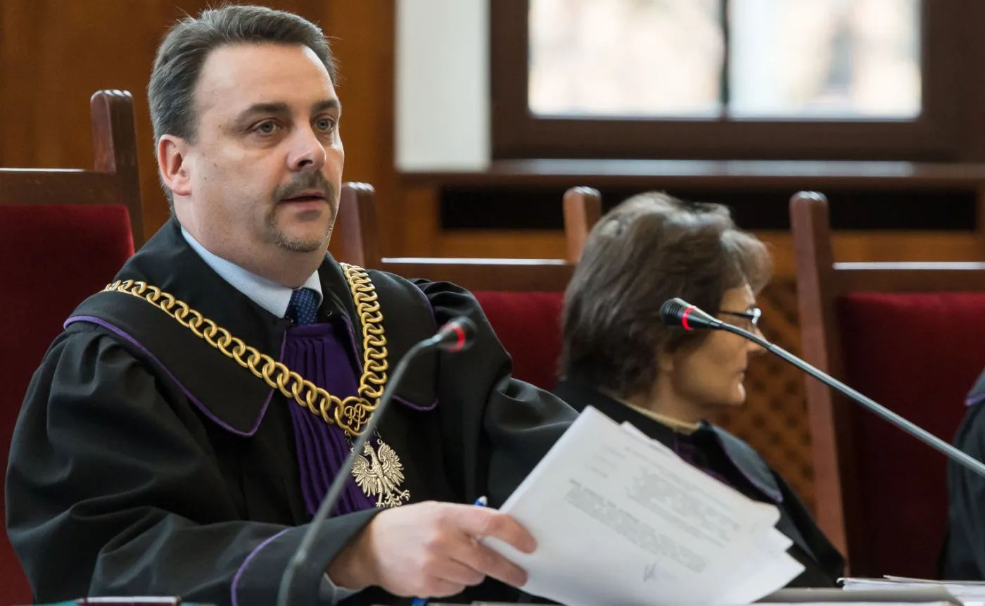  Sędzia Mariusz Wiązek na sali rozpraw