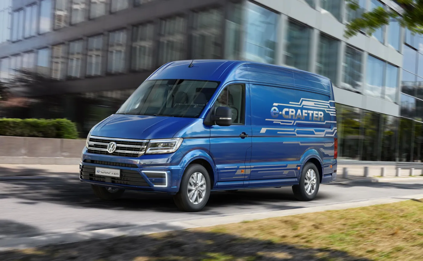 Elektryczny volkswagen e-crafter będzie produkowany w Polsce. Przypominamy, że w październiku 2016 otwarto nową fabrykę modelu crafter w Białężycach k. Wrześni. Stąd samochody te trafiają na rynki całego świata