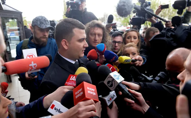 Ile Bartłomiej Misiewicz zarabiał w MON? Resort ujawnia pensję współpracownika Antoniego Macierewicza