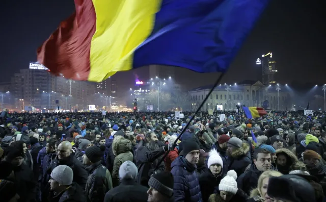 Rząd wypuści więźniów i zmniejszy kary dla polityków. Oburzenie w Rumunii