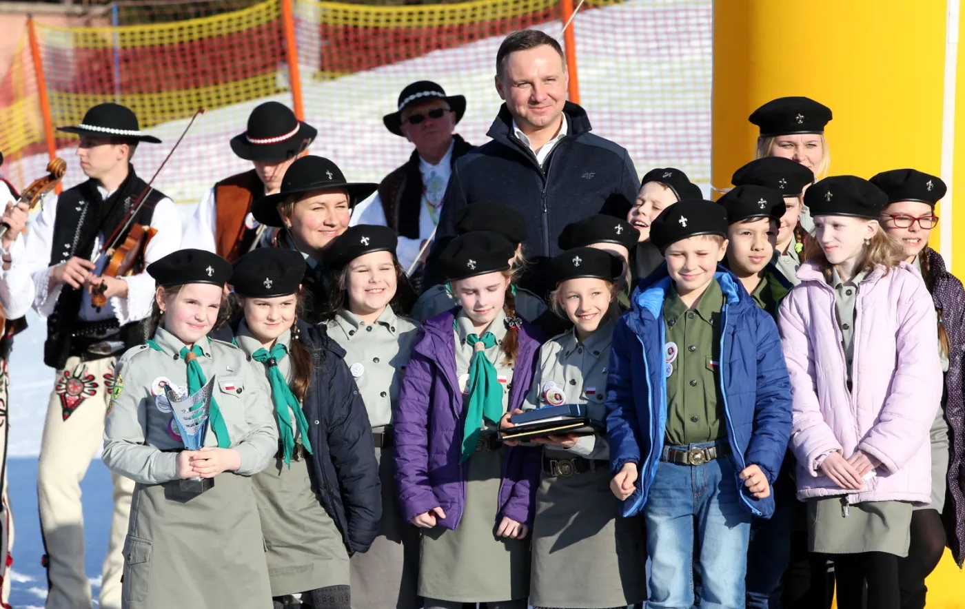 9889641-prezydent-z-dziecmi.jpg