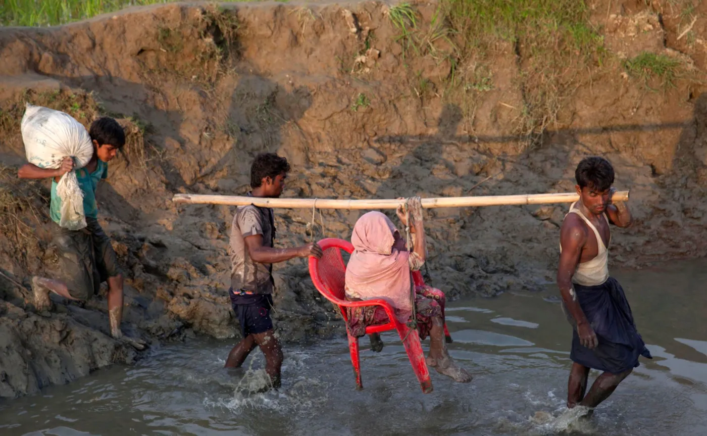 Uciekający Rohingya