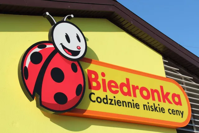 500+ uniosło Biedronkę. "Była dobrze przygotowana, by wykorzystać efekt programu"