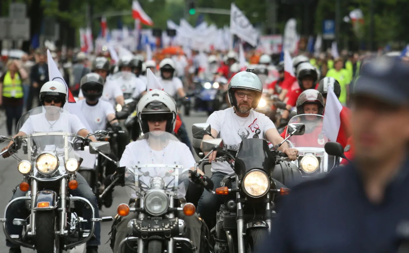 10210302-motocyklisci-z-kod.jpg