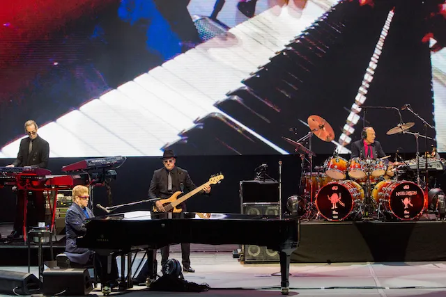 10294639-elton-john-w-sopocie.jpg