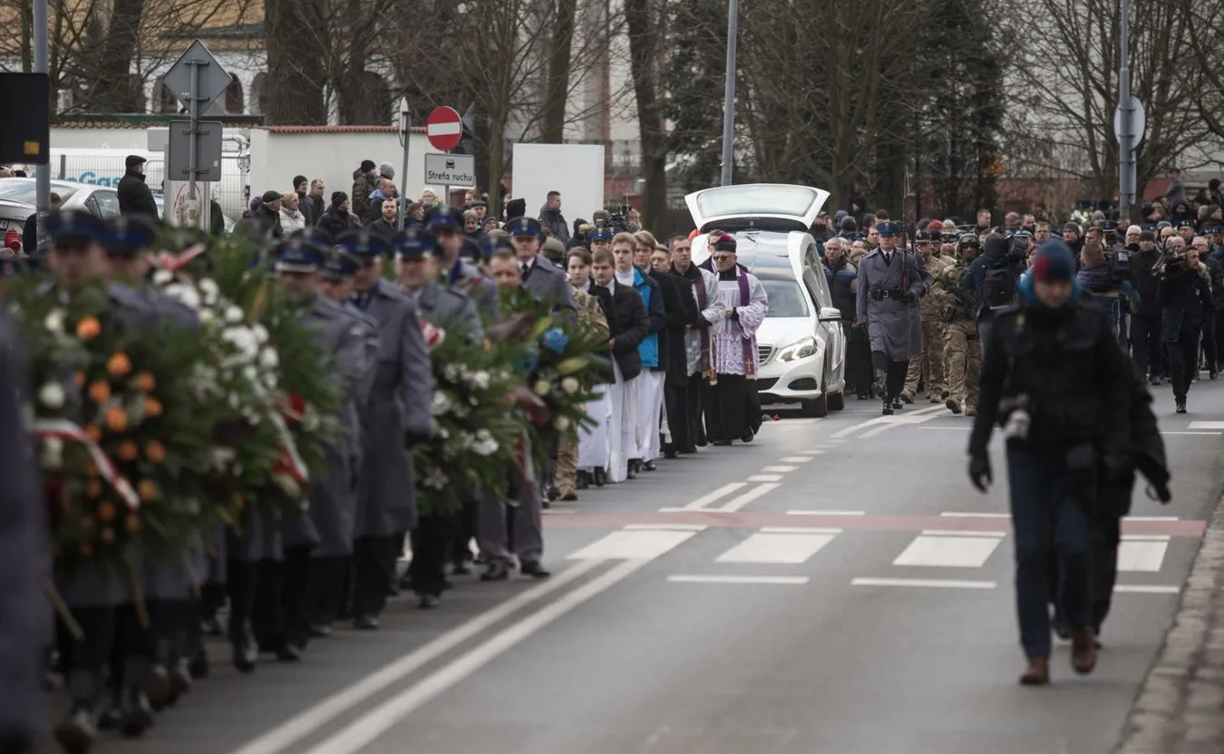 10643640-pogrzeb-policjanta.jpg