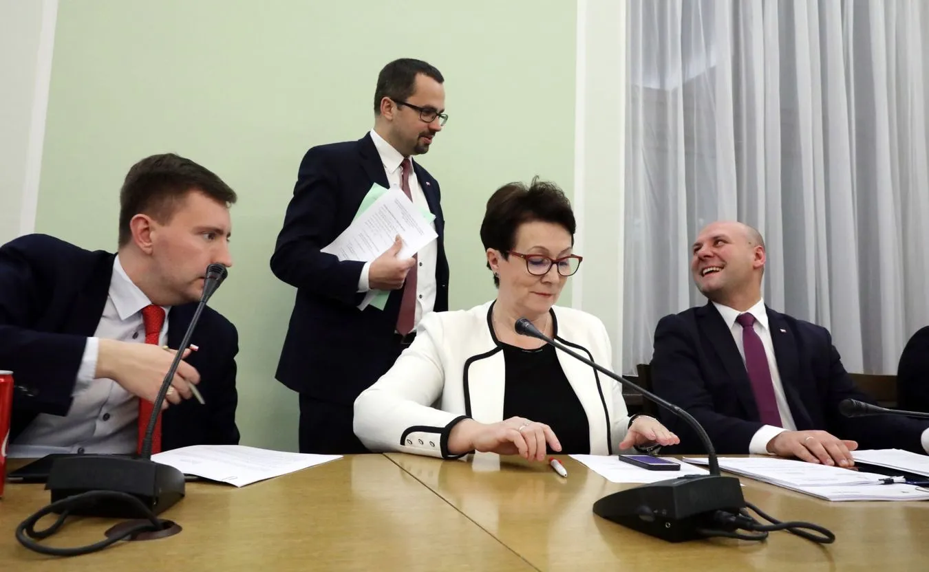 Komisja nadzwyczajna