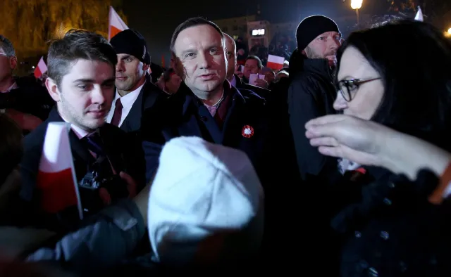 "Pilot zaplótł drzwi sznurkiem i zawrócił". "Fakt" o kulisach prezydenckiego wylotu do Kuwejtu. Jest ODPOWIEDŹ MON