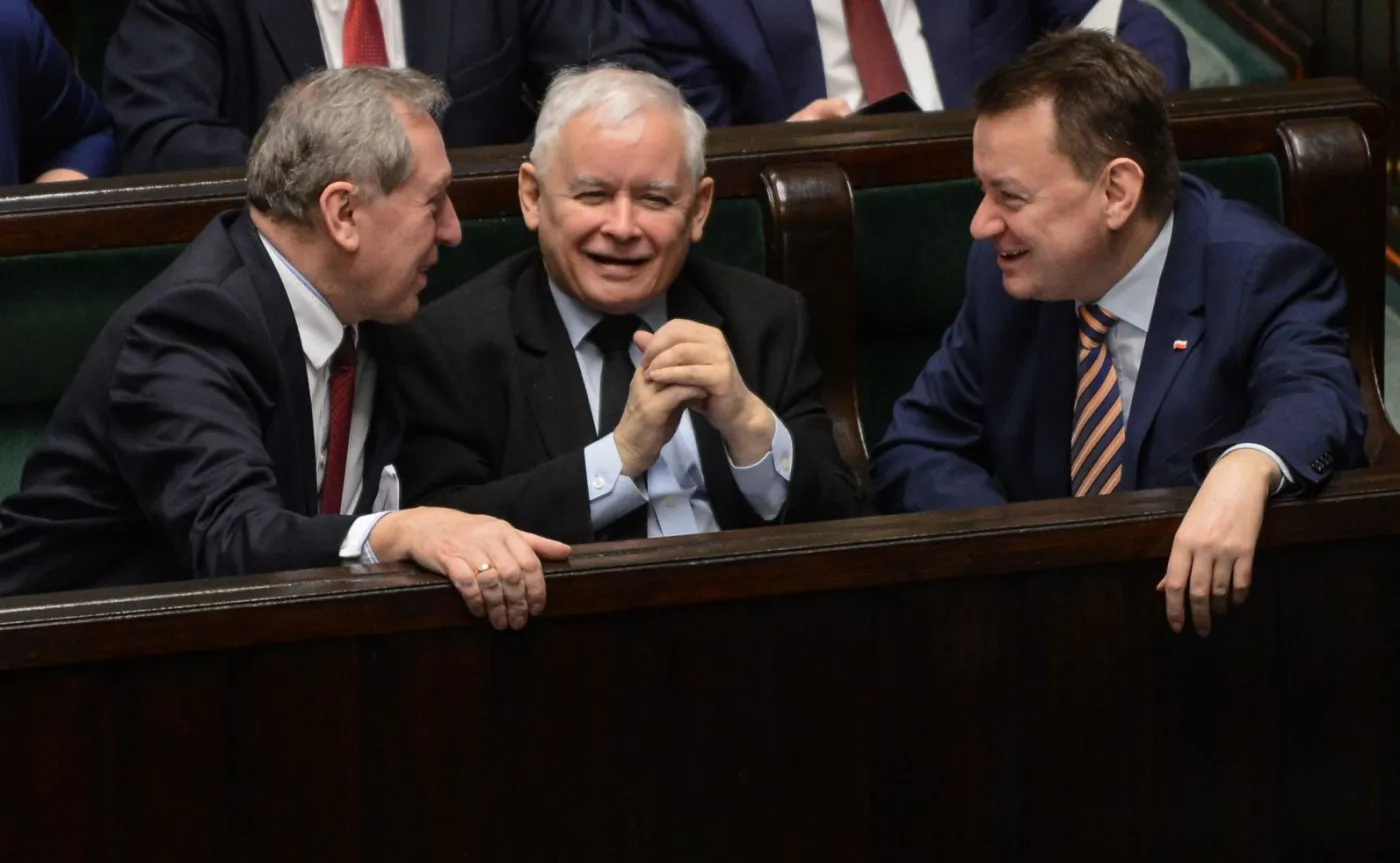 Przyspieszone wybory? PiS zmiażdży konkurencję, a Nowoczesna poza Sejmem. SONDAŻ