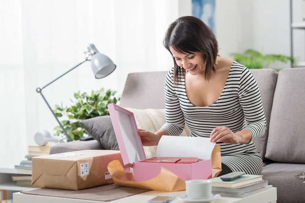 Unpacking, unboxing, opening, unwrapping - czyli jak zarobić na otwieraniu pudełek