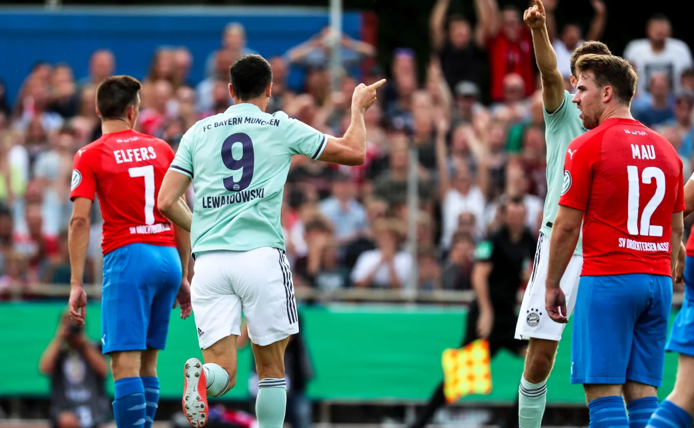 Robert Lewandowski kończy 30 lat. SYLWETKA polskiego napastnika