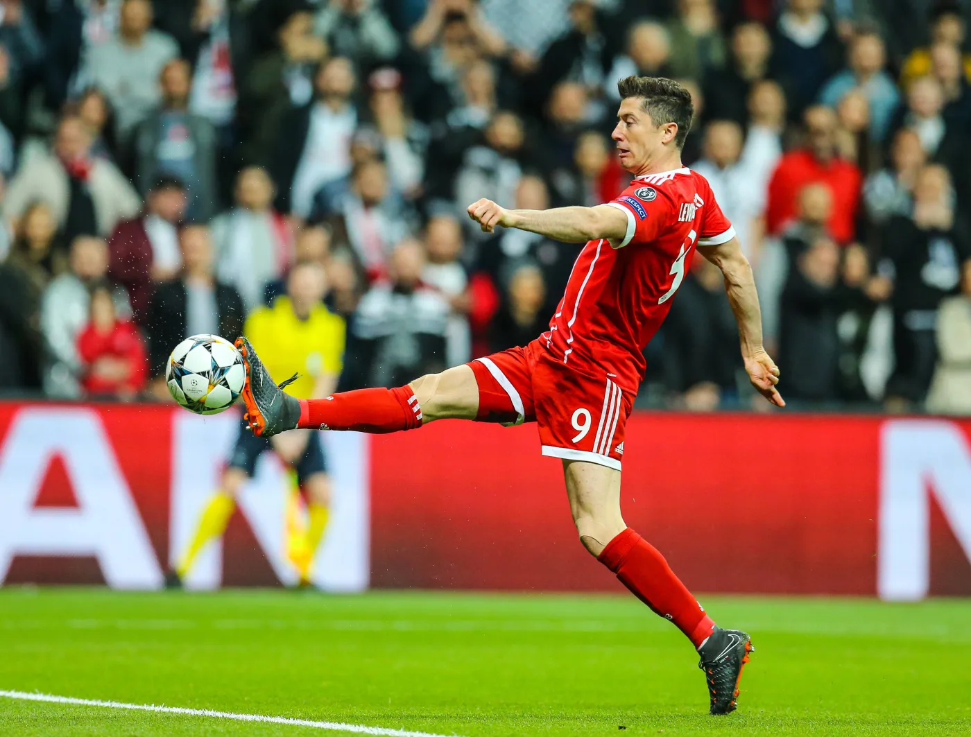 Lewandowski w Realu? Kibice "Królewskich" sceptyczni wobec transferu Polaka