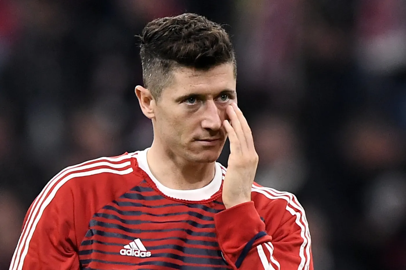 Lewandowski z podbitym okiem. Zobacz, jak Polak został sponiewierany w meczu Ligi Mistrzów