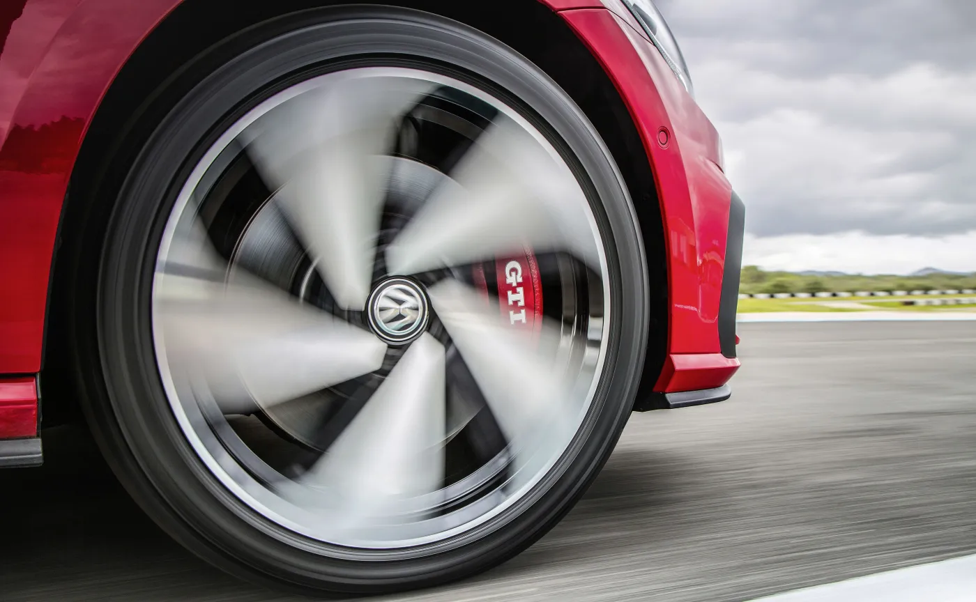 Volkswagen Golf 8. generacji z innowacyjnym napędem. Niemiecki koncern zdradza szczegóły rewolucji