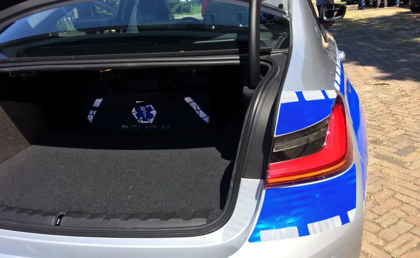 BMW serii 3 sedan najnowszej generacji jako oznakowany radiow