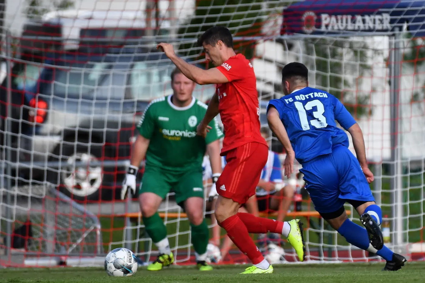 Efektowna bramka Lewandowskiego. Bayern strzelił aż 23 gole, a Polak popisał się hattrickiem [WIDEO]