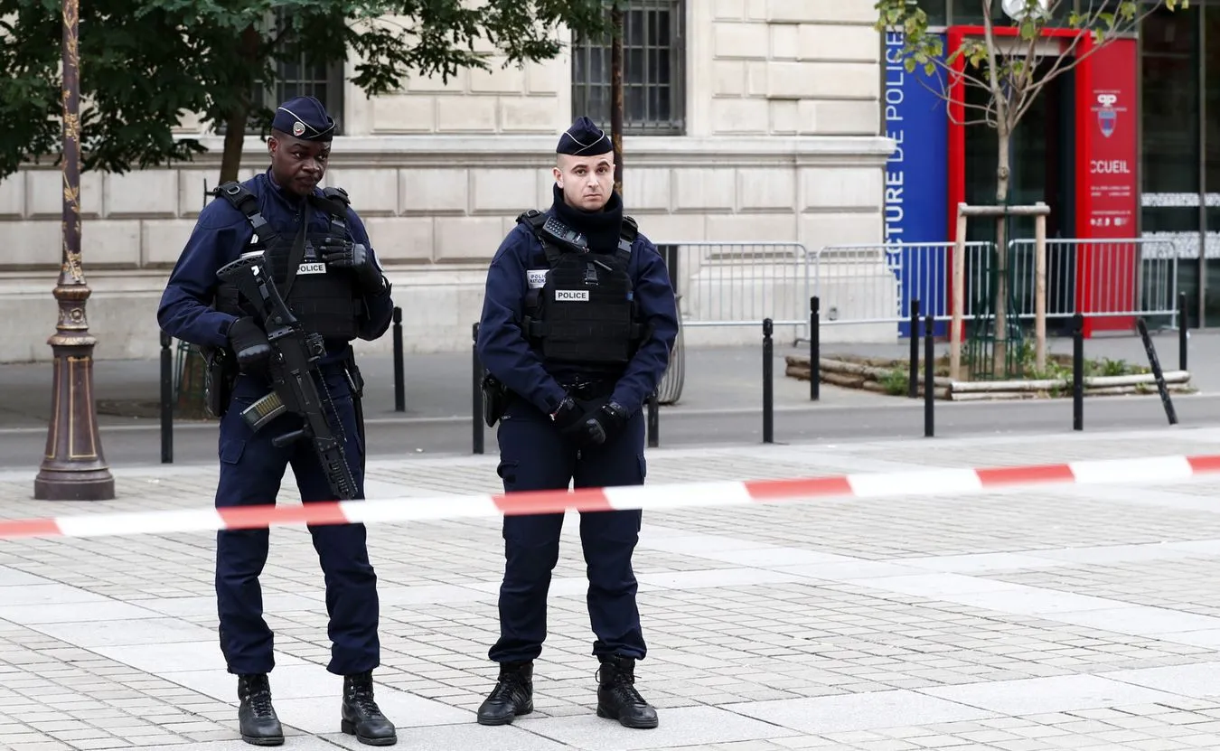Policjanci w Paryżu