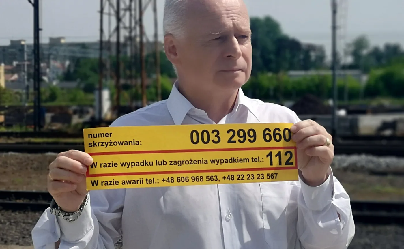 Oznakowanie 14 tys. przejazdów żółtymi naklejkami z informacjami ratującymi życie przynosi efekty. 165 razy wstrzymany lub ograniczony był ruch pociągów po telefonie z podaniem numeru przejazdu, na którym było zagrożenie życia, możliwość tragedii, strat i problemów komunikacyjnych