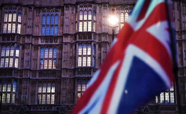 Głosowania w Izbie Gmin. "Perspektywa bezumownego brexitu oddala się"