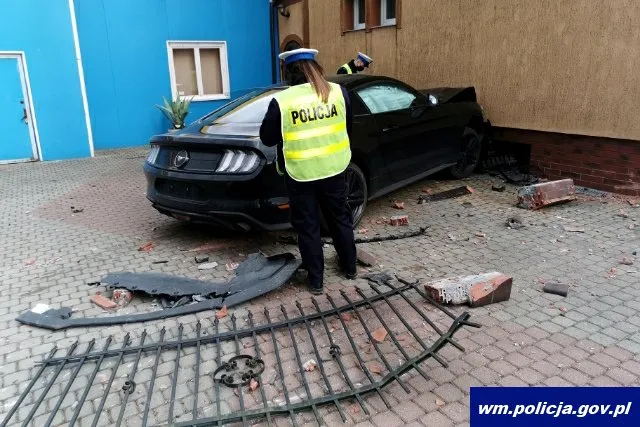 Kierowca wjechał rozpędzonym autem w bliźnięta. Jedno z nich zmarło