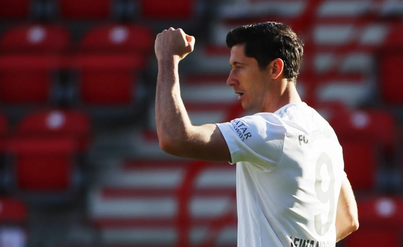 Liga niemiecka: Gikiewicz nie obronił "jedenastki" Lewandowskiego