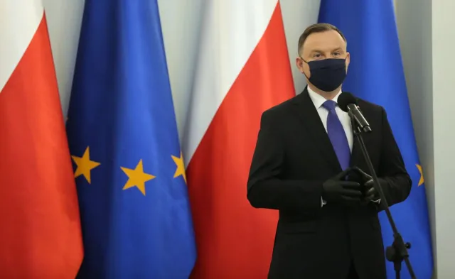 Duda traci poparcie. Wyrównana walka w II turze wyborów prezydenckich. SONDAŻ
