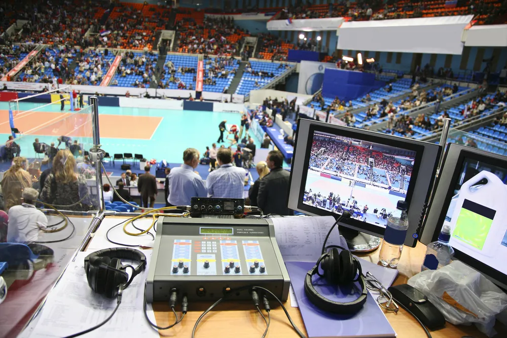 Komentatorzy telewizyjni częściej chwalą sportowców o jaśniejszej skórze