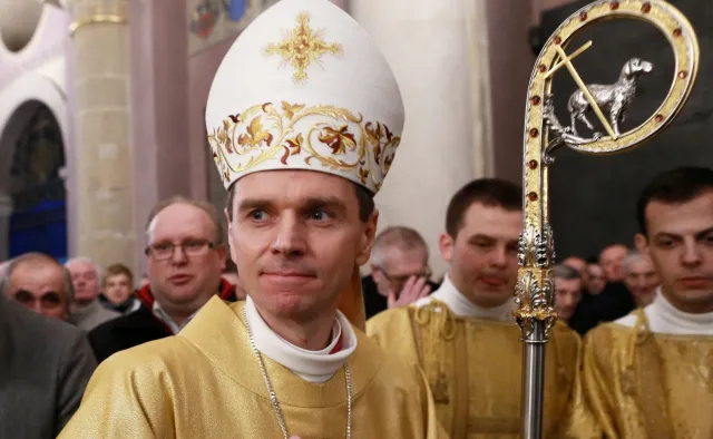 Bp Milewski: Trzeba odciąć zasilanie szeregów kapłańskich przez księży o skłonnościach homoseksualnych