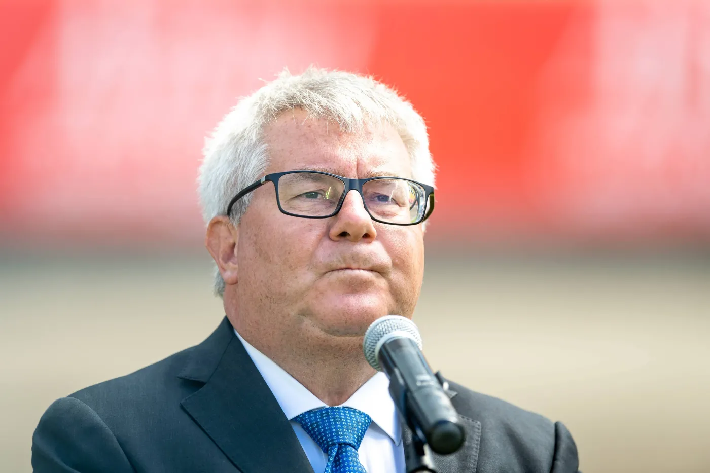 Zastrzeżenia do 100 tys. euro? Co OLAF kwestionuje w rozliczeniach Czarneckiego?