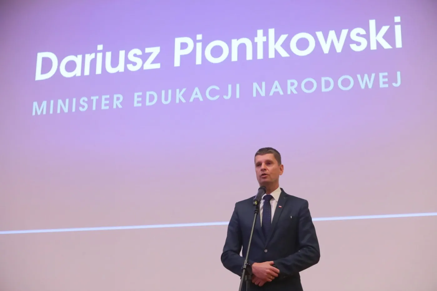Piontkowski apeluje do uczniów: Zmniejszcie aktywność społeczną