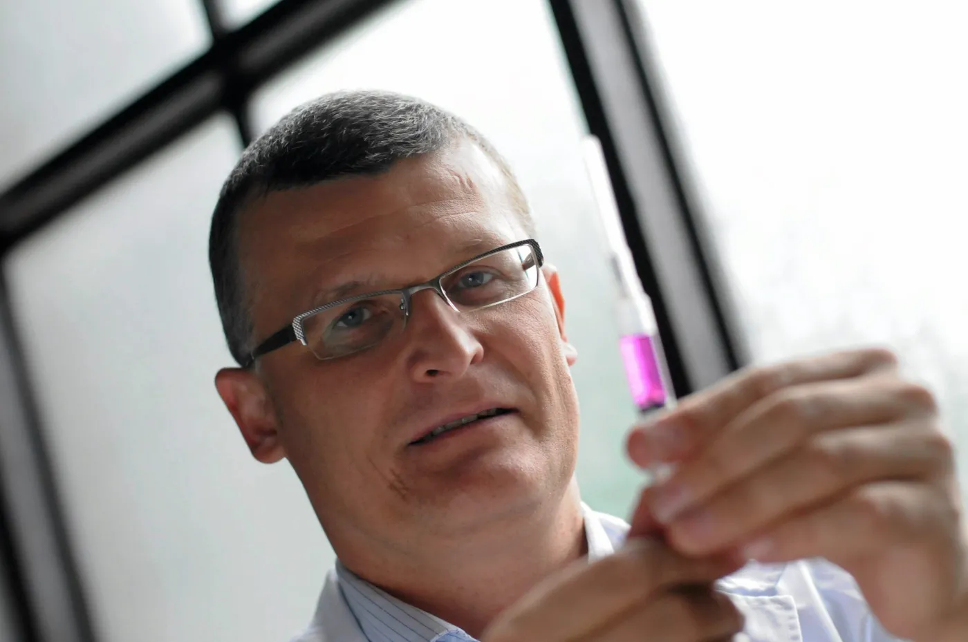Dr Grzesiowski przewiduje duży wzrost zakażeń. "To jakby zbudować dwa razy więcej laboratoriów"