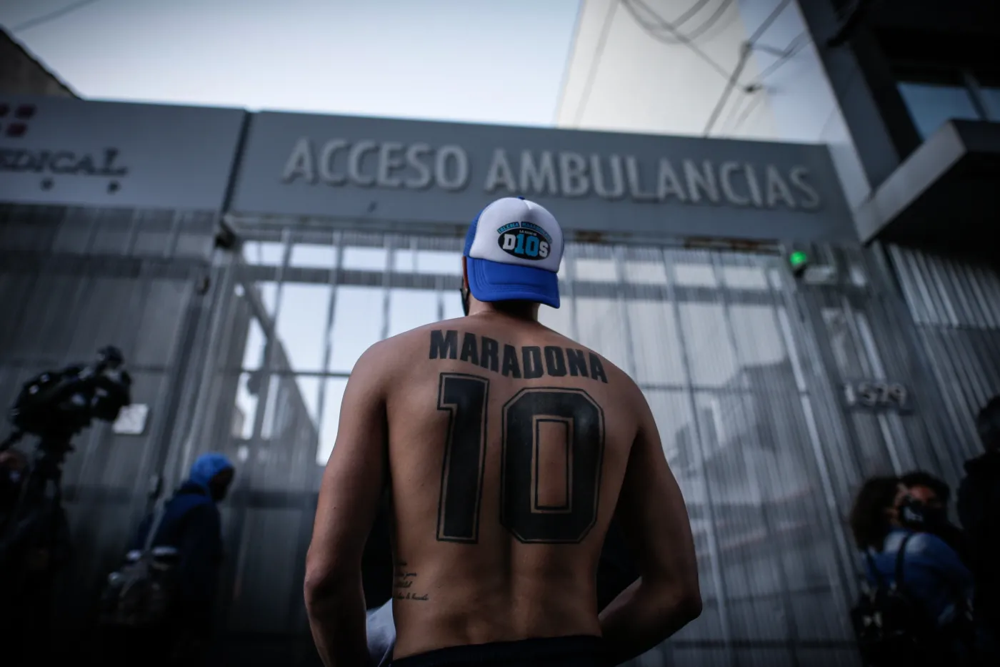 Diego Maradona po operacji mózgu szybko wraca do zdrowia