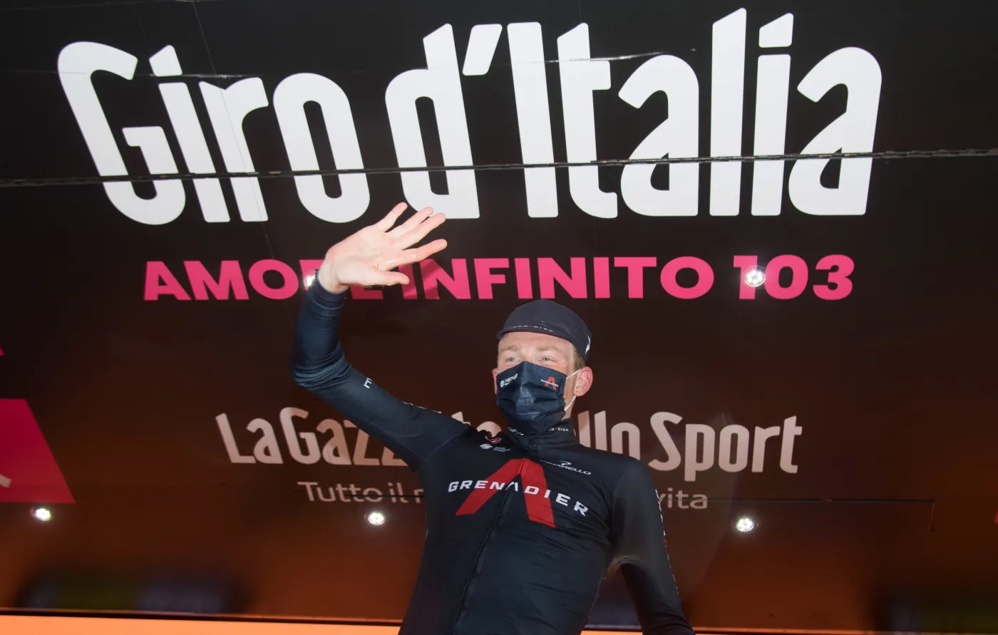 Tao Geoghegan Hart wygrał Giro d'Italia. Rafał Majka poza najlepszą "10"
