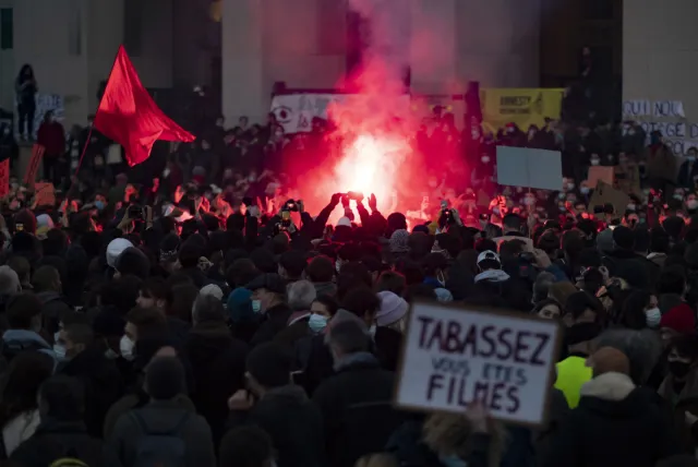 Masowe protesty we Francji. Chodzi o zakaz publikacji wizerunków policjantów