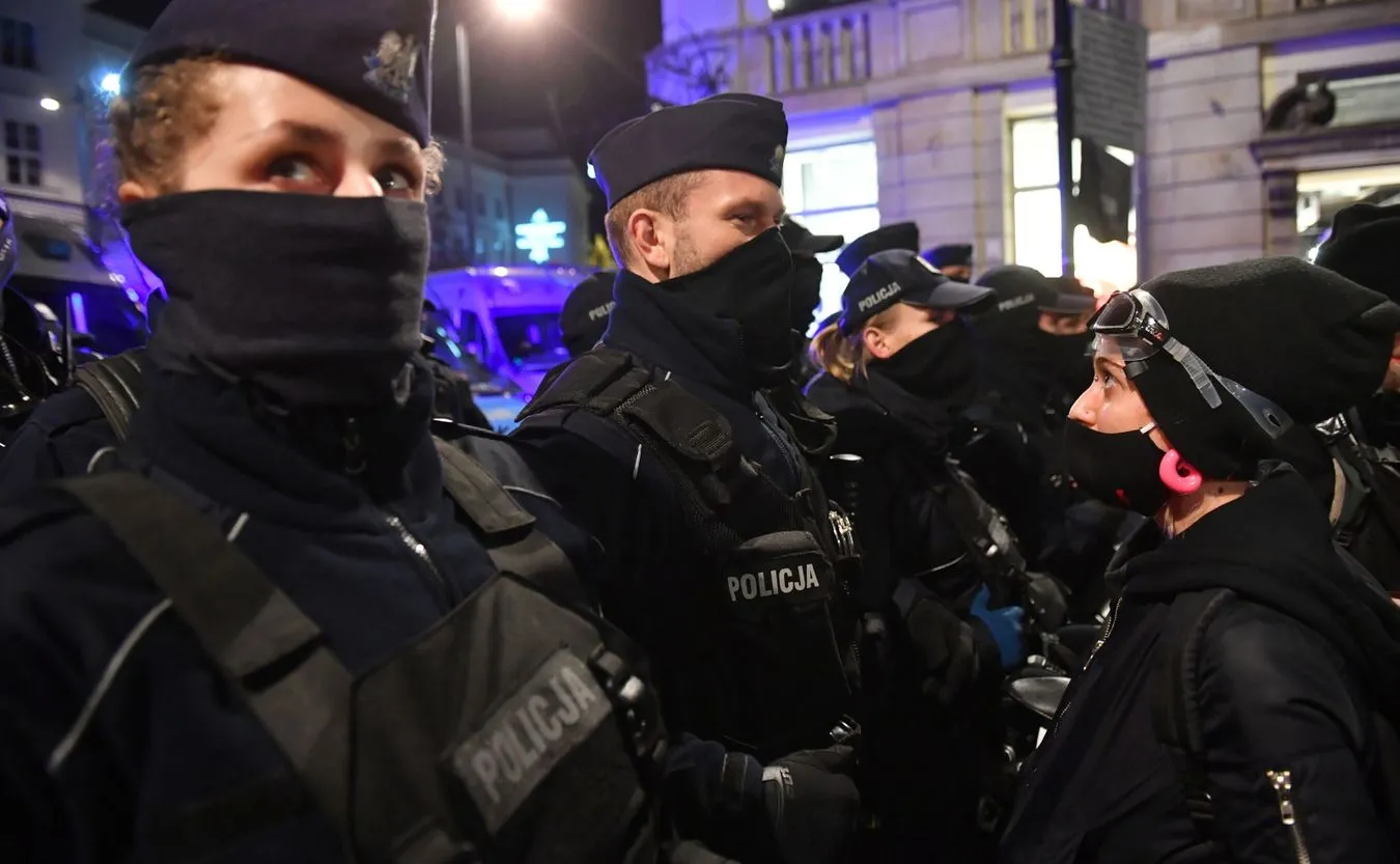 Policja opublikowała nagranie z udziałem Czarzastego. Polityk pchnął funkcjonariusza? [WIDEO]
