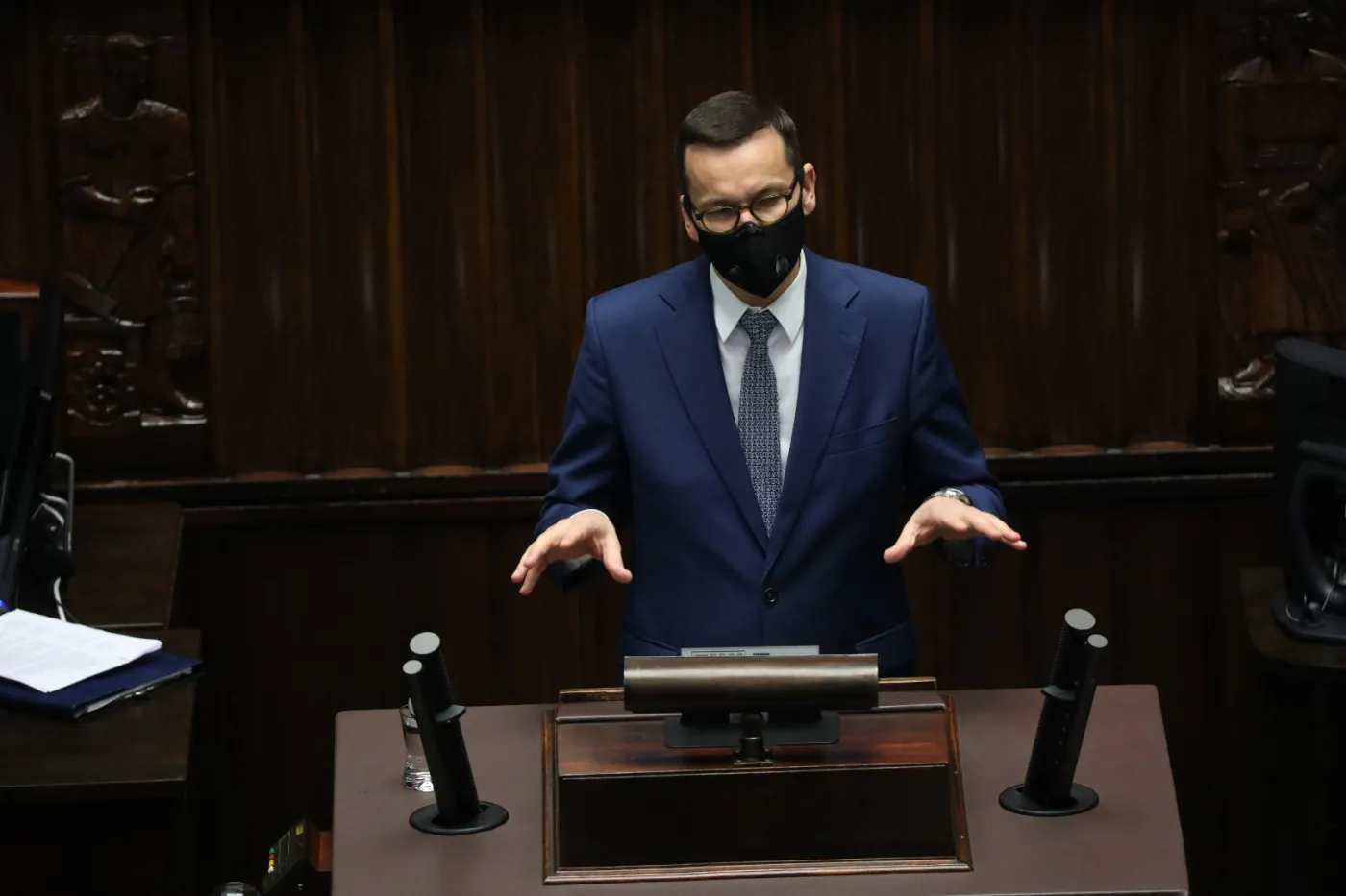 "Nieznana wojna w sercu Europy". Morawiecki we francuskiej prasie o "masakrze robotników na Wybrzeżu"