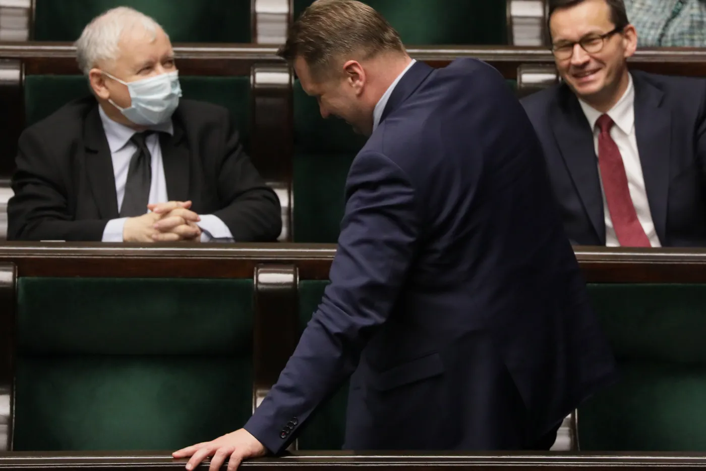 Wzrost poparcia dla PiS i Polski 2050, spadek KO [SONDAŻ CBOS]