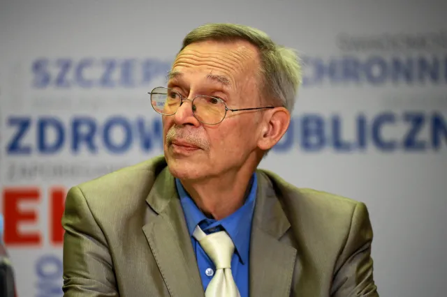 Kiedy luzowanie obostrzeń? Prof. Gut mówi o jednym warunku