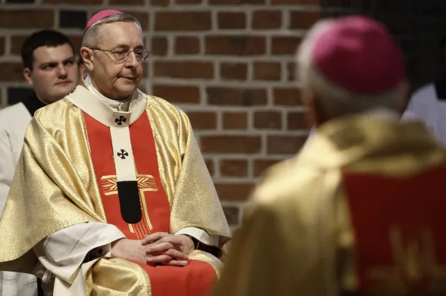 Przewodniczący Episkopatu apeluje do europosłów. "Głosujcie przeciw"