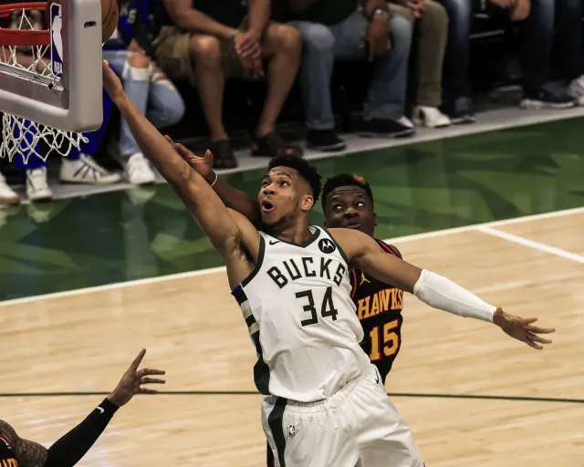 Liga NBA: "Kozły" gonią "Jastrzębie" w finale na Wschodzie