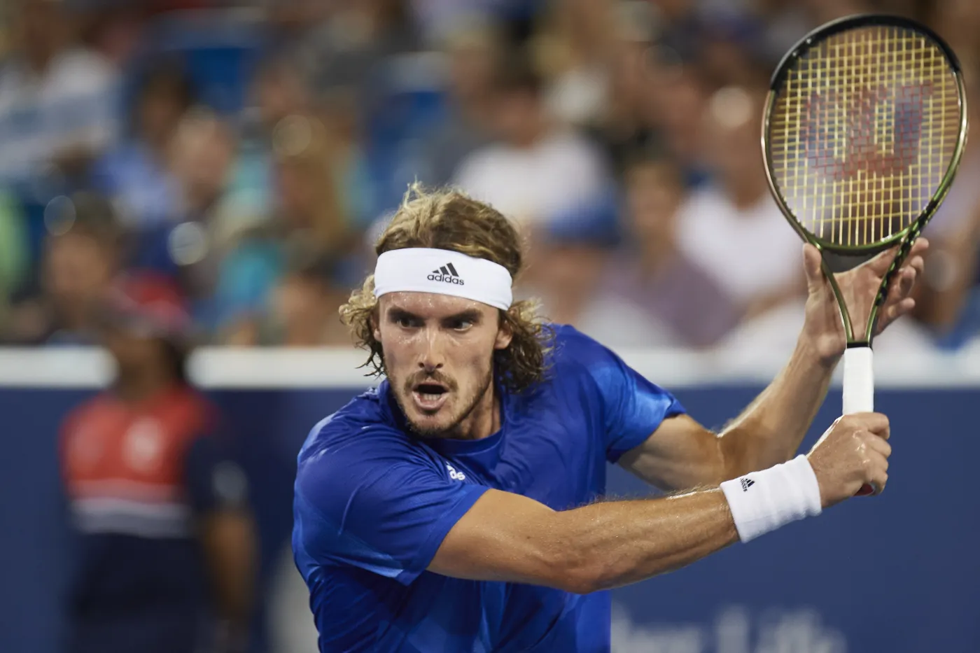 Tsitsipas krytykował szczepionki, ale teraz się zaszczepi
