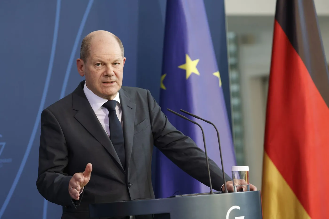 Scholz przeciw natychmiastowemu wstrzymaniu importu gazu z Rosji