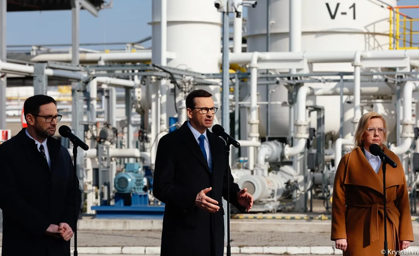"Narzędzie szantażu, narzędzie wojny". Morawiecki: Polska odejdzie od surowców z Rosji