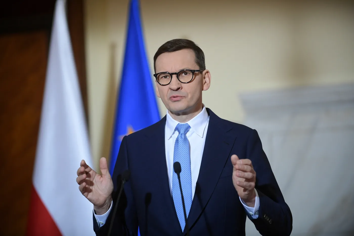 Morawiecki zaczepia Macrona: Co pan osiągnął w rozmowach z Putinem?