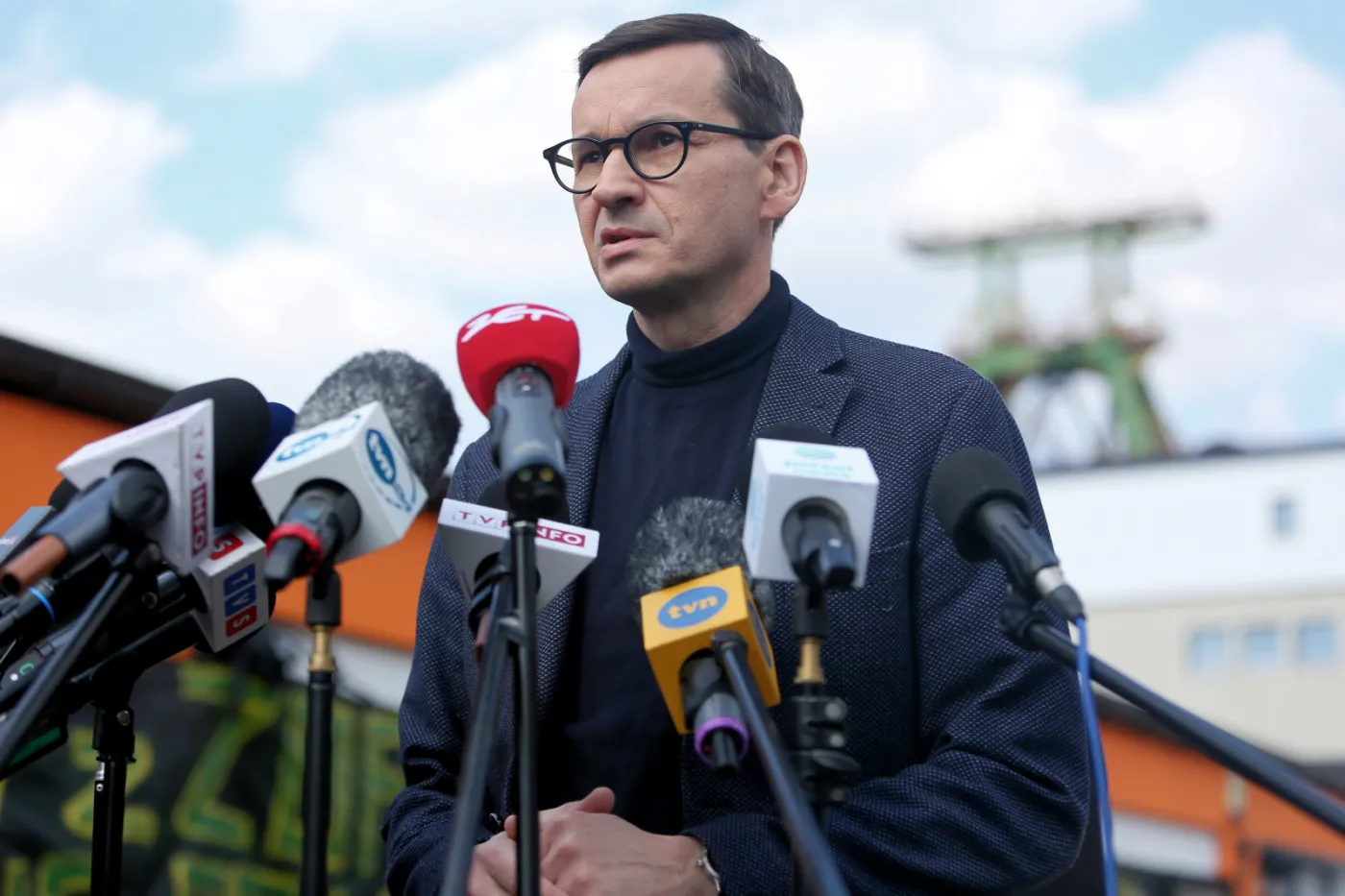 Premier przed kopalnią Zofiówka: Ratownikom zostało ponad 300 metrów