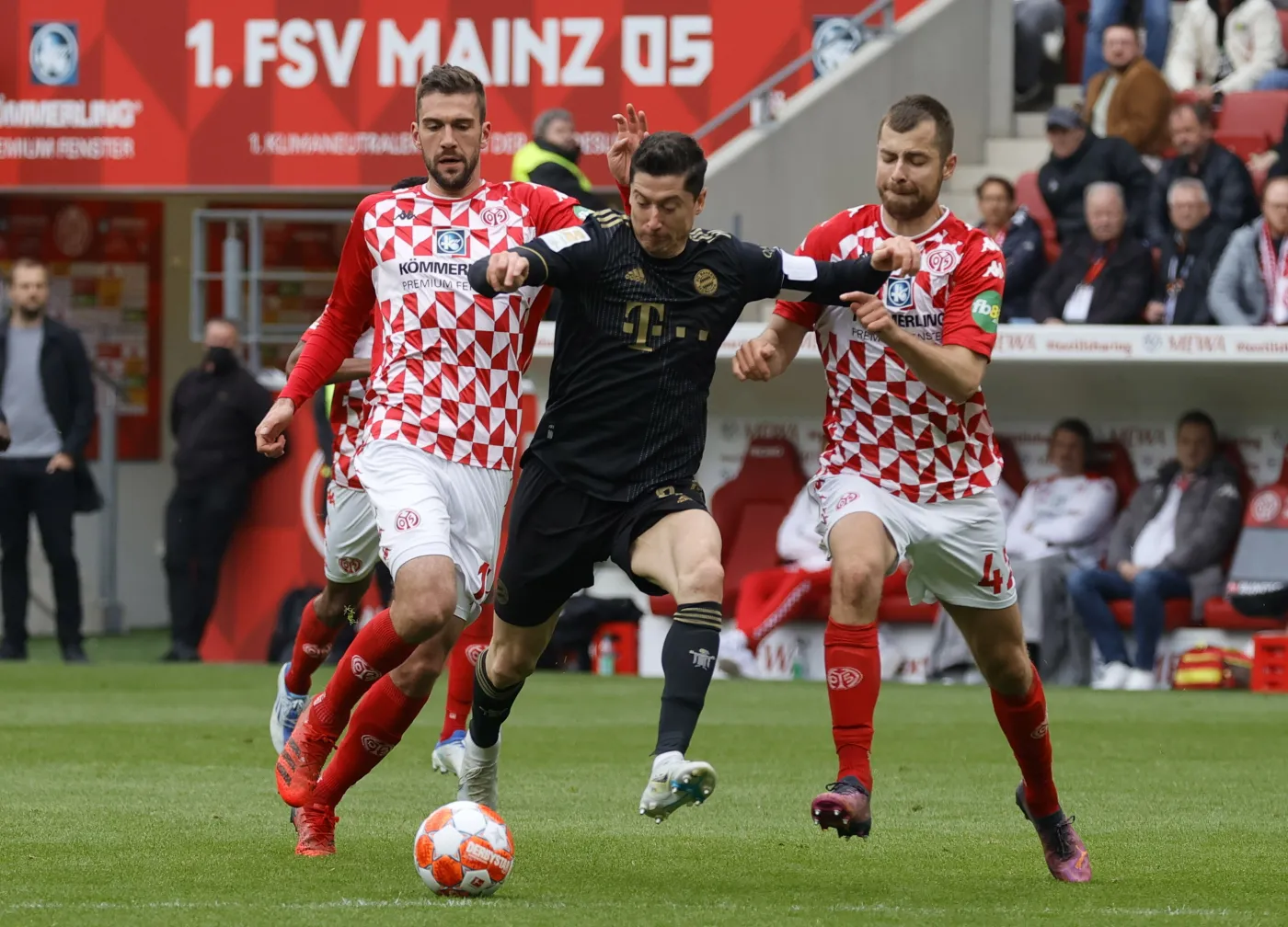 34. gol Lewandowskiego nie uchronił Bayernu przed porażką w Moguncji
