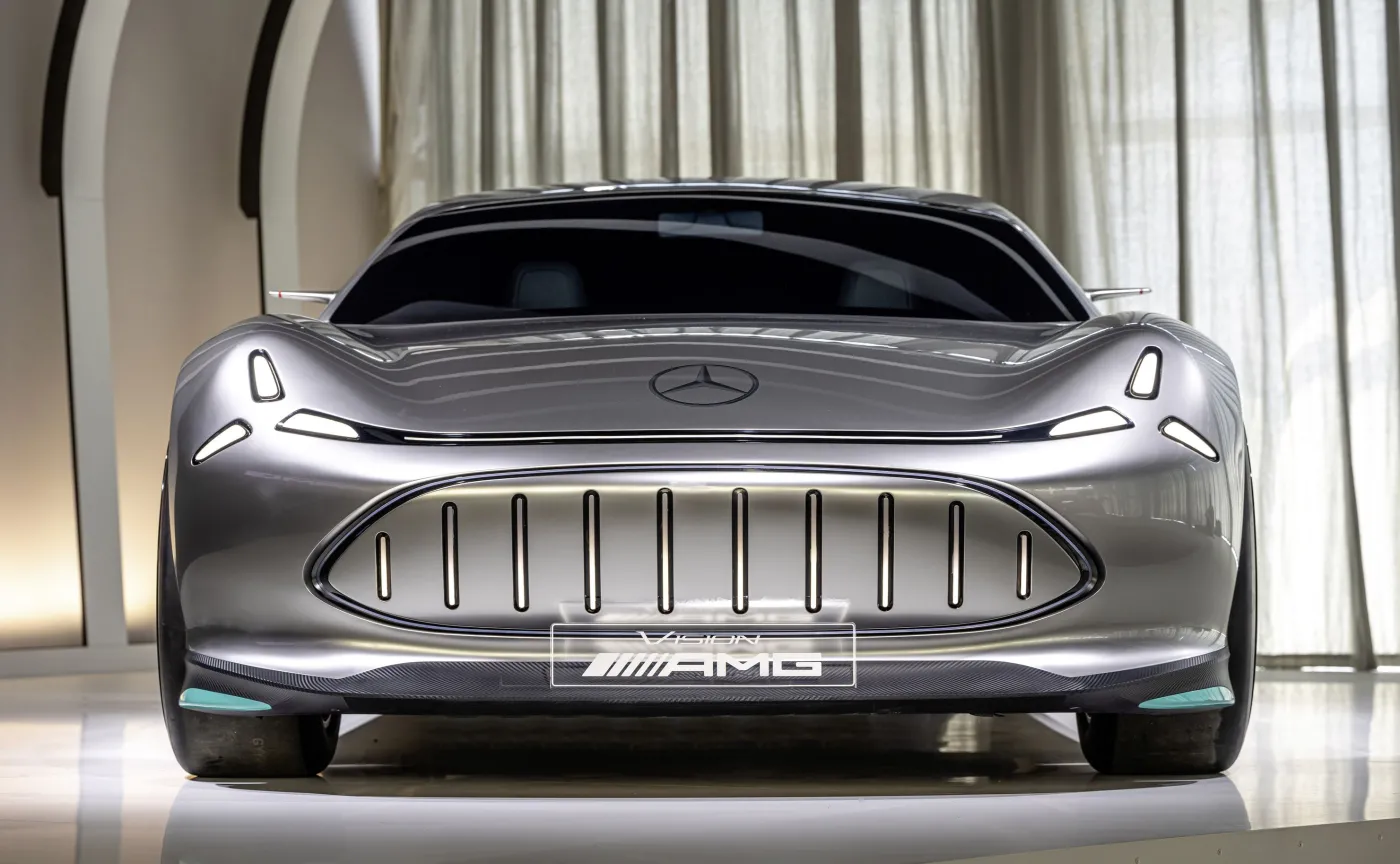 Nowy Mercedes bije auta spalinowe i elektryczne, silnik już imponuje