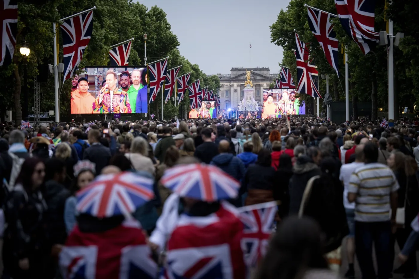 Królowa, Miś Paddington i gwiazdy muzyki na jubileuszowym koncercie
