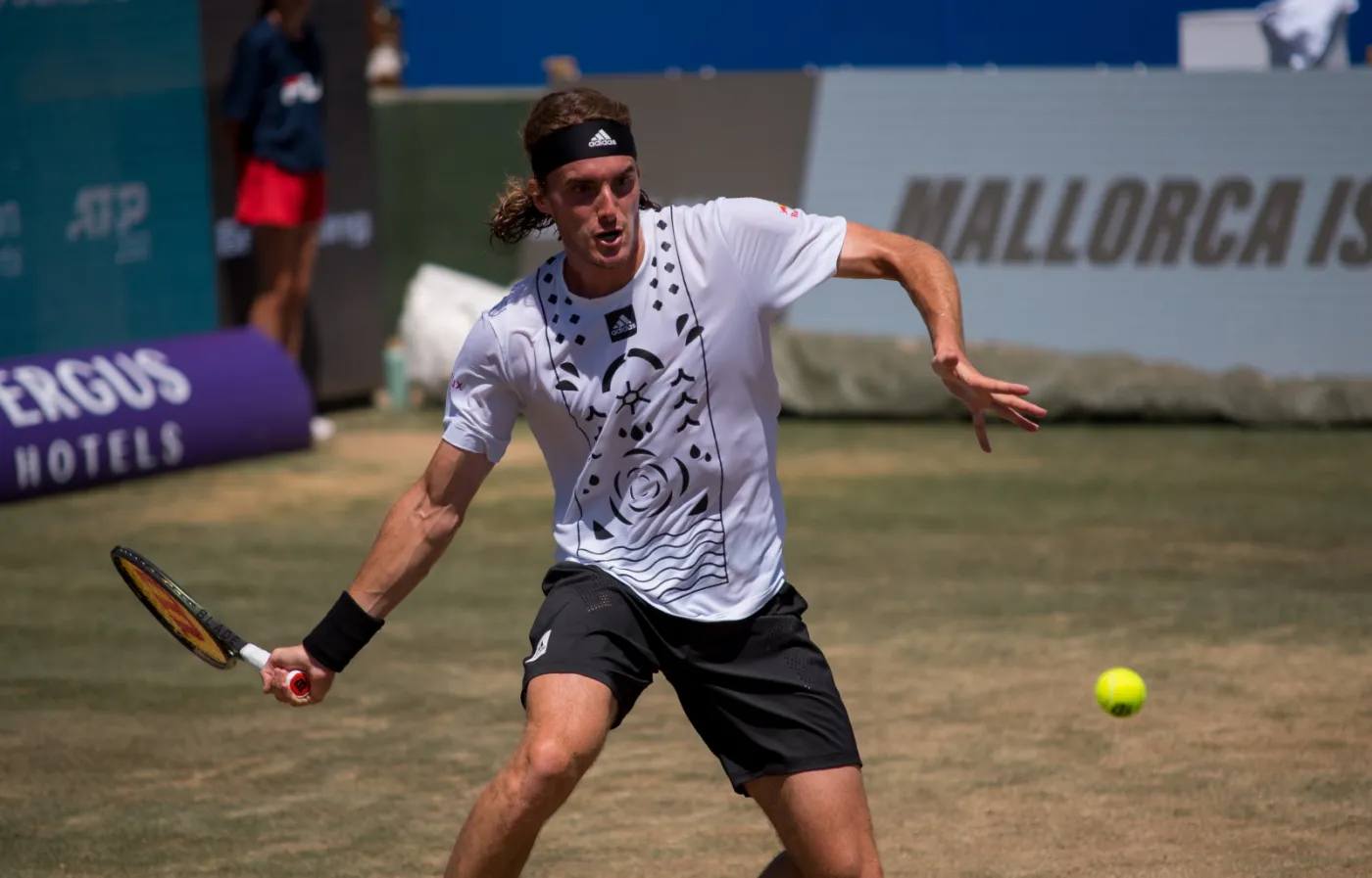 Tsitsipas najlepszy na Majorce. To jego pierwszy triumf na trawie